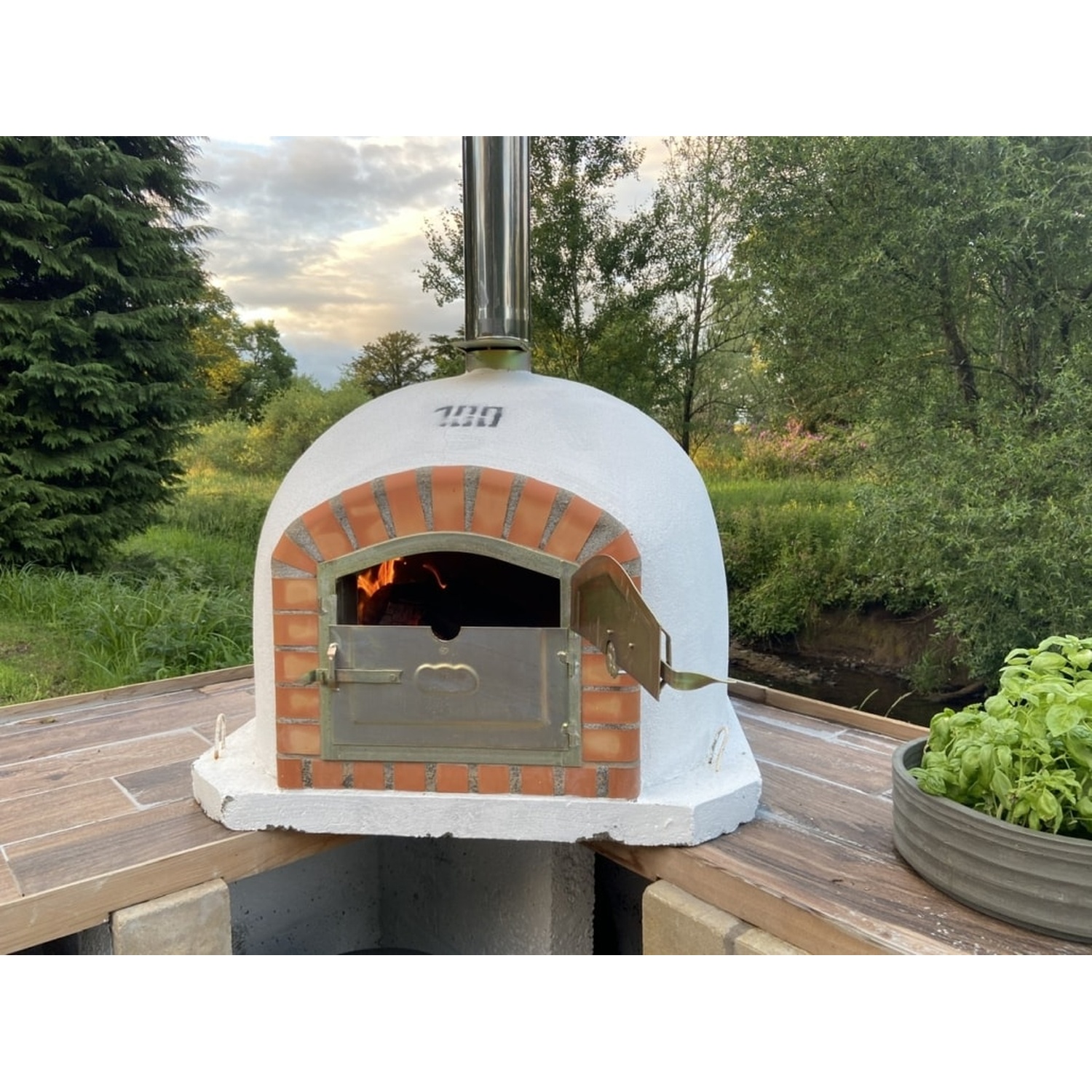 Vedfyrt pizzaovn i stein 80x80 cm, Turnor