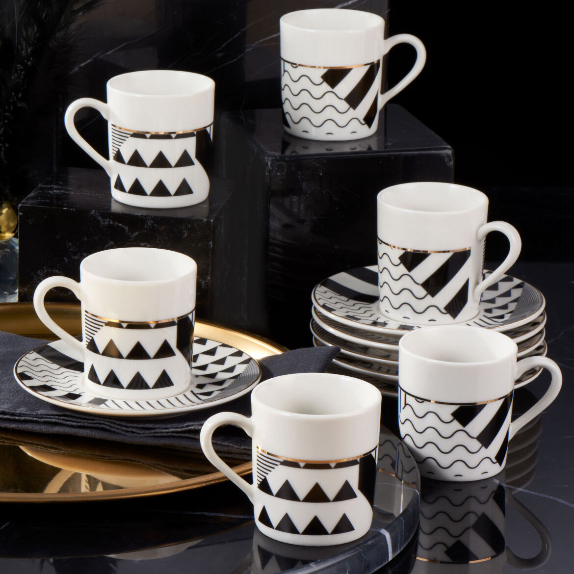 Gural Porselen Camelia Sort-Hvit Triangel 62501 tyrkisk kaffekopp sett (6 personer) Gural Porselen Camelia Sort-Hvit Triangel 62501 tyrkisk kaffekopp sett (6 personer)