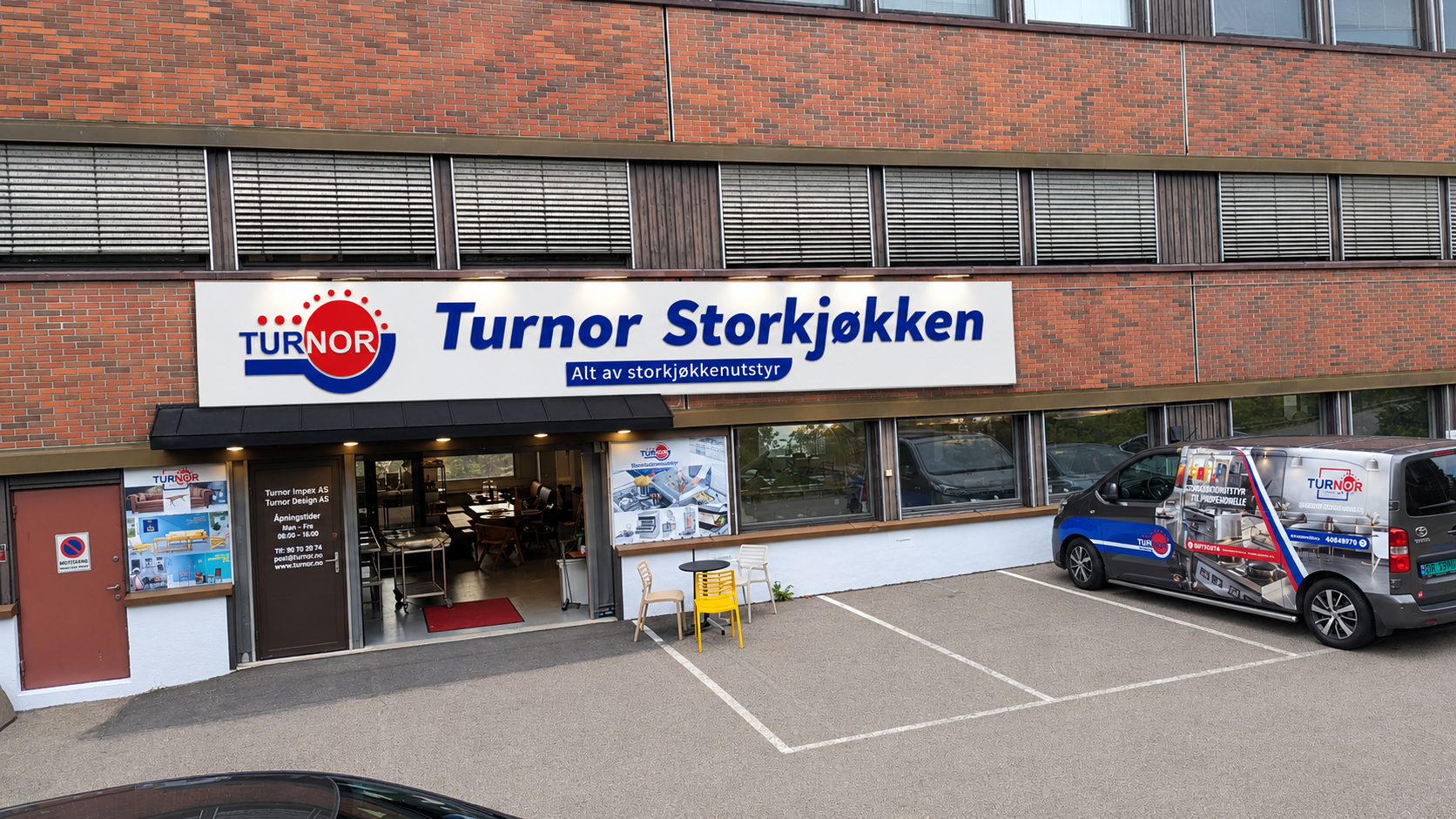 Besøk Turnor-showroomet i Oslo – og møt hele Turnor-familien Fasaden til Turnor Storkjøkken i Jerikoveien 18 i Oslo med åpen inngang til showroomet